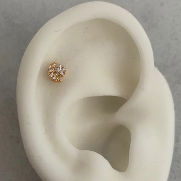 Gold Crystal Moon Star Cartilage Earring 

Brand New - Picture 1 of 4